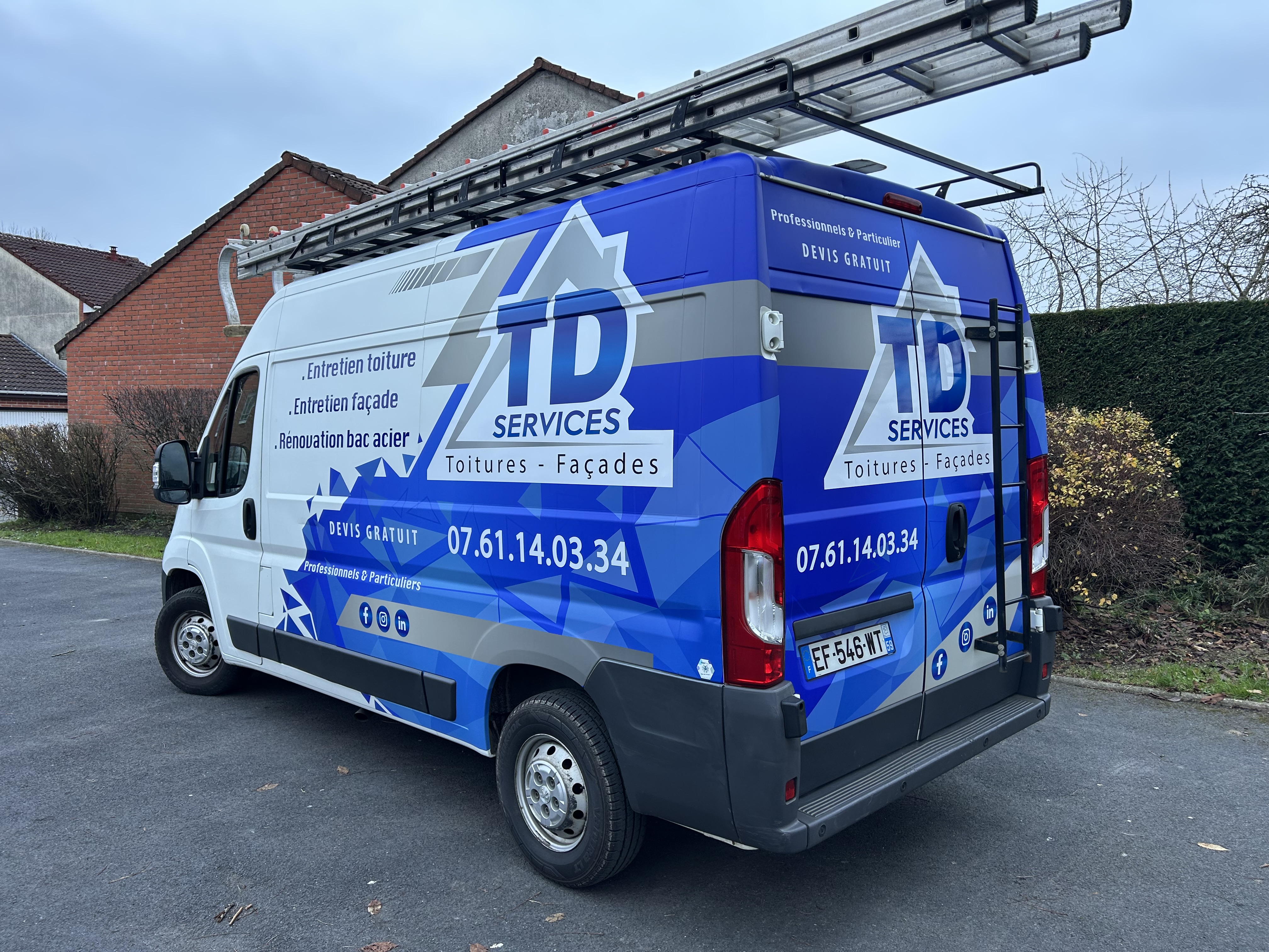 Photo de présentation (équipe, artisan au travail, camion)
